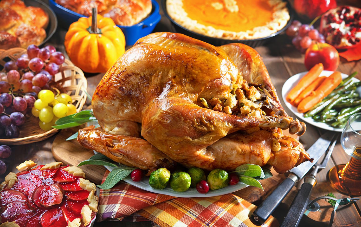 A beautiful, healthy Thanksgiving feast for everyone on a table!